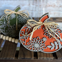 Load image into Gallery viewer, Chunky Pumpkins - Large - Leaves